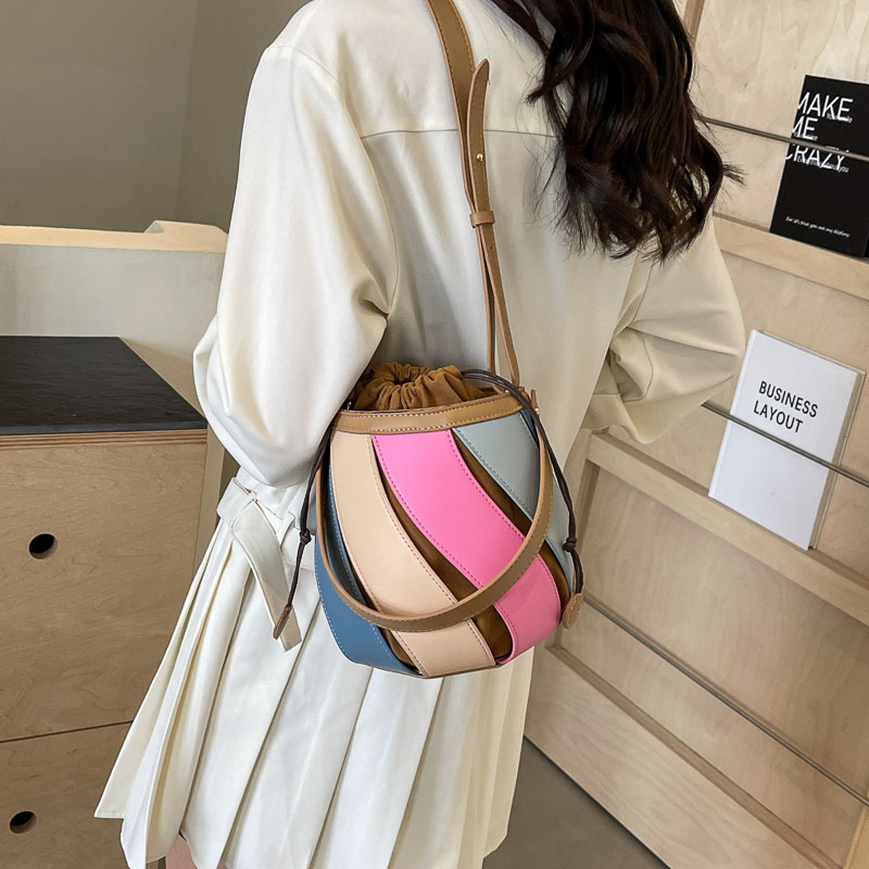 1 pezzo La borsa a secchiello  - Interior Design Its recensione e prezzo
